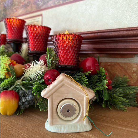 Vintage 1998 Enesco Precious Moments Porcelain Nativity Scene Ornament - Picture 3 of 6